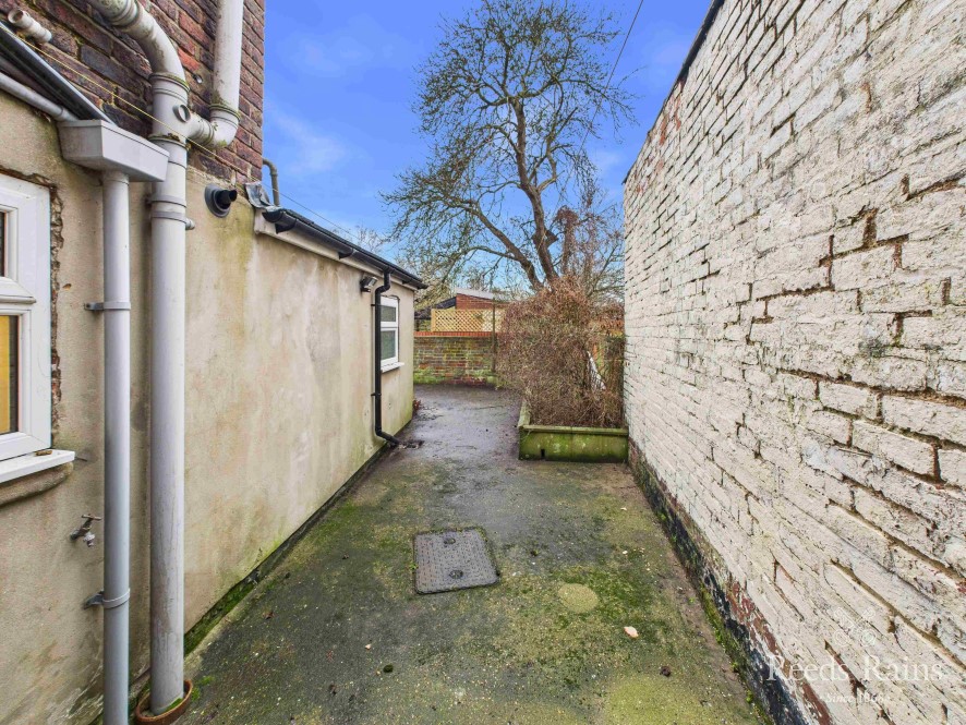 10 Moorfield Road, Bridlington, East Yorkshire, YO16 4LE