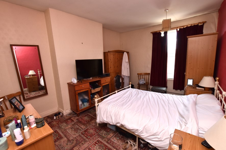 115 Cliff Road, Crigglestone, Wakefield, West Yorkshire WF4 3EJ