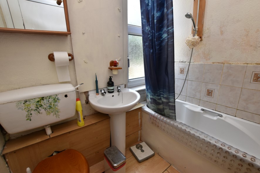 115 Cliff Road, Crigglestone, Wakefield, West Yorkshire WF4 3EJ