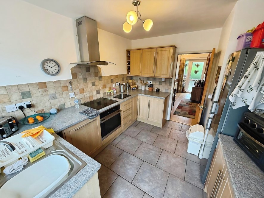 17 Tivey Court Road, Longford, Coventry, West Midlands CV6 7EX