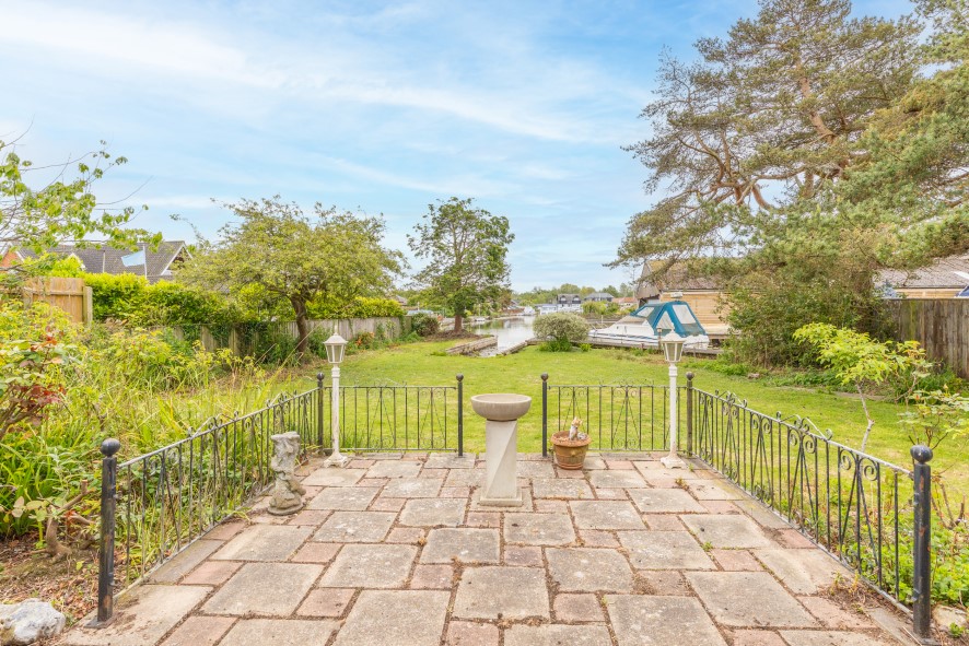 Waterside Nook, Brimbelow Road, Hoveton, Norwich, Norfolk NR12 8UJ