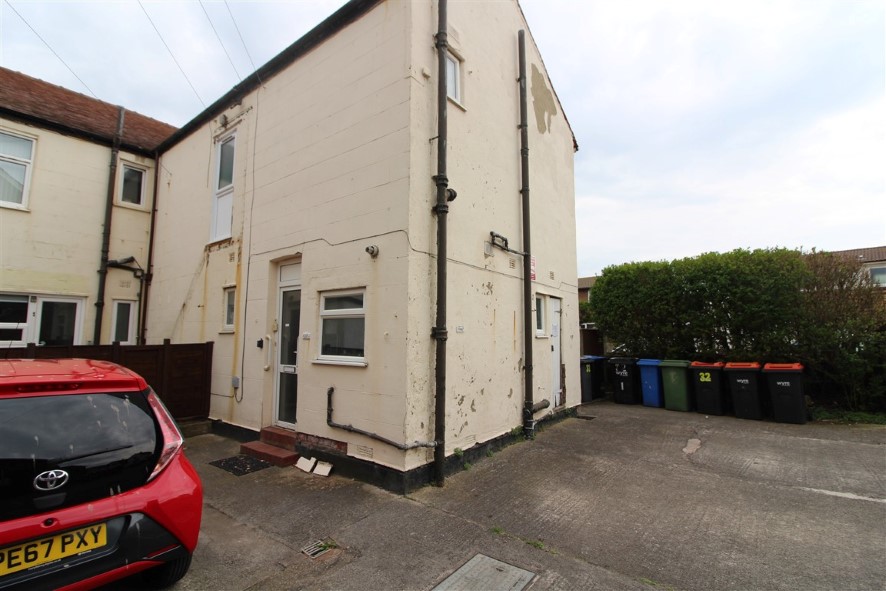 Flat 2, 32 Bispham Road, Thornton-Cleveleys, Lancashire FY5 1DG