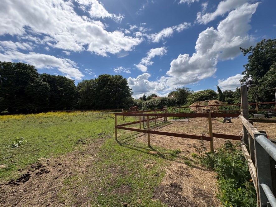 Land lying to the South East of Goole Road, Hook, Goole, East Yorkshire, DN14 5NG
