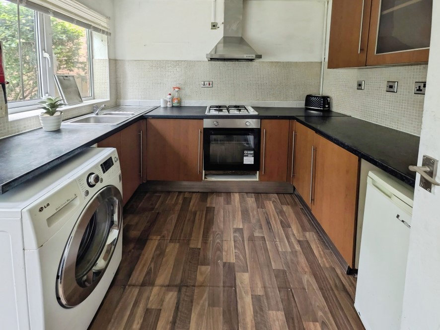 2 Grasscroft Drive, Cheylesmore, Coventry, West Midlands CV3 5QF