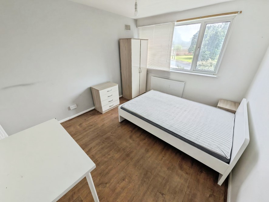 2 Grasscroft Drive, Cheylesmore, Coventry, West Midlands CV3 5QF