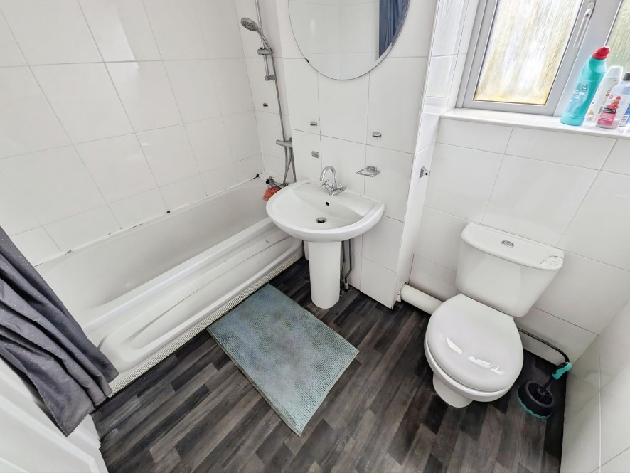 2 Grasscroft Drive, Cheylesmore, Coventry, West Midlands CV3 5QF