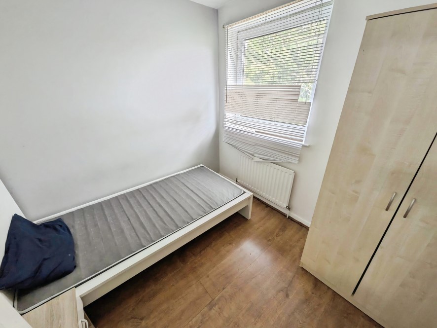 2 Grasscroft Drive, Cheylesmore, Coventry, West Midlands CV3 5QF