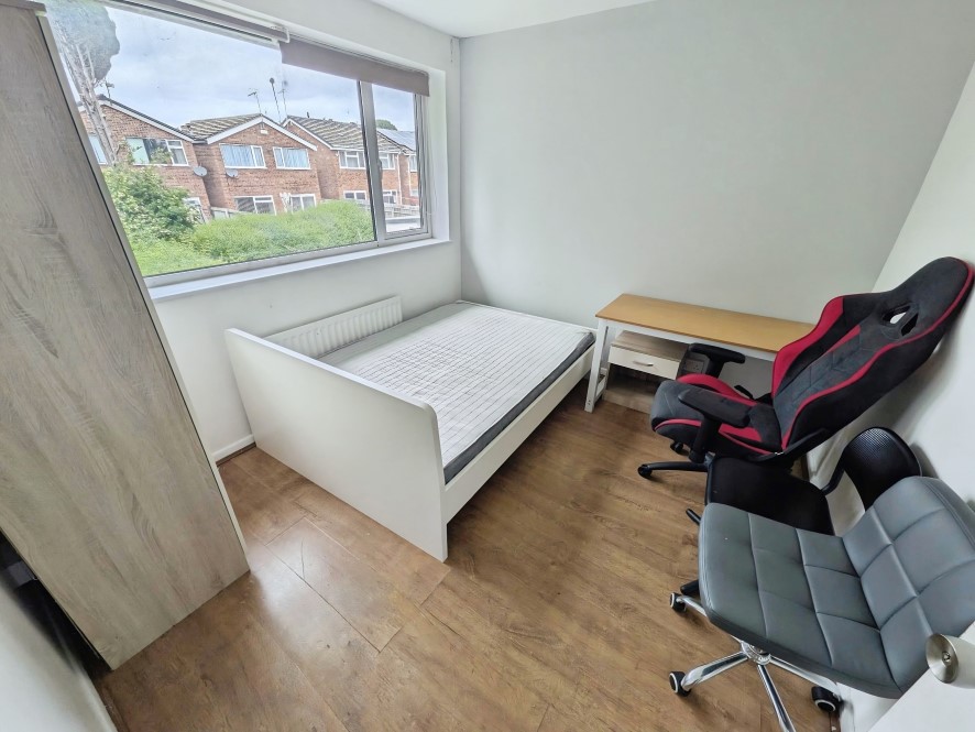 2 Grasscroft Drive, Cheylesmore, Coventry, West Midlands CV3 5QF