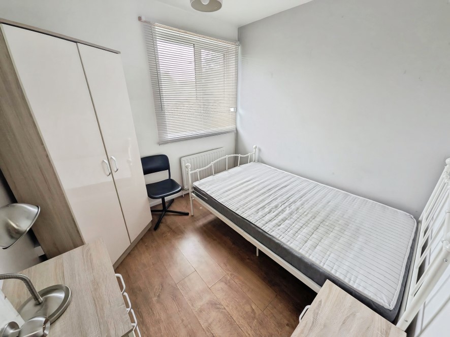 2 Grasscroft Drive, Cheylesmore, Coventry, West Midlands CV3 5QF