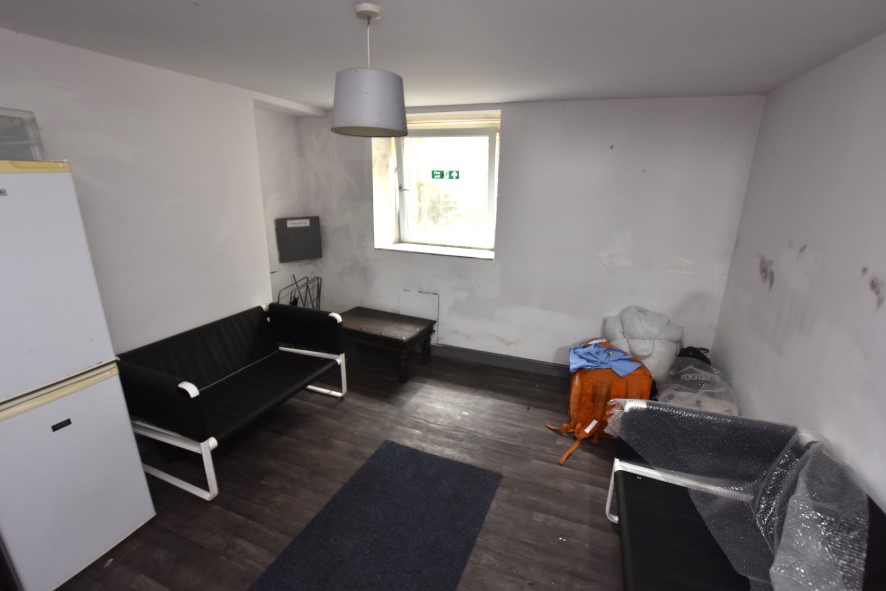 33 Grantham Road, Bradford, West Yorkshire BD7 1RN