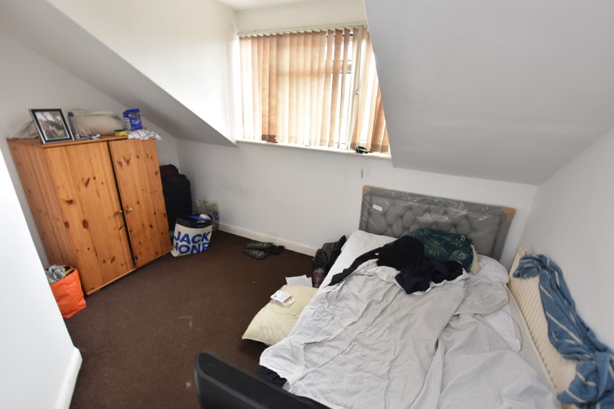 33 Grantham Road, Bradford, West Yorkshire BD7 1RN