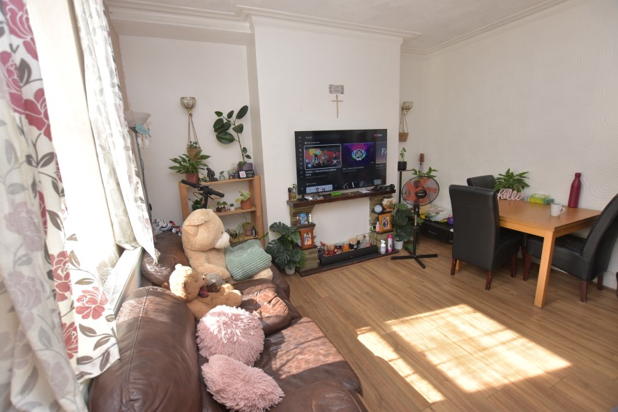 6 Harlech Road, Leeds , West Yorkshire LS11 7DG
