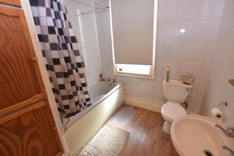 6 Harlech Road, Leeds , West Yorkshire LS11 7DG