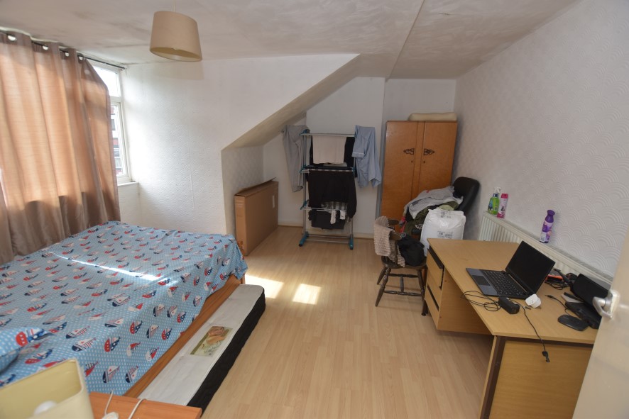 6 Harlech Road, Leeds , West Yorkshire LS11 7DG