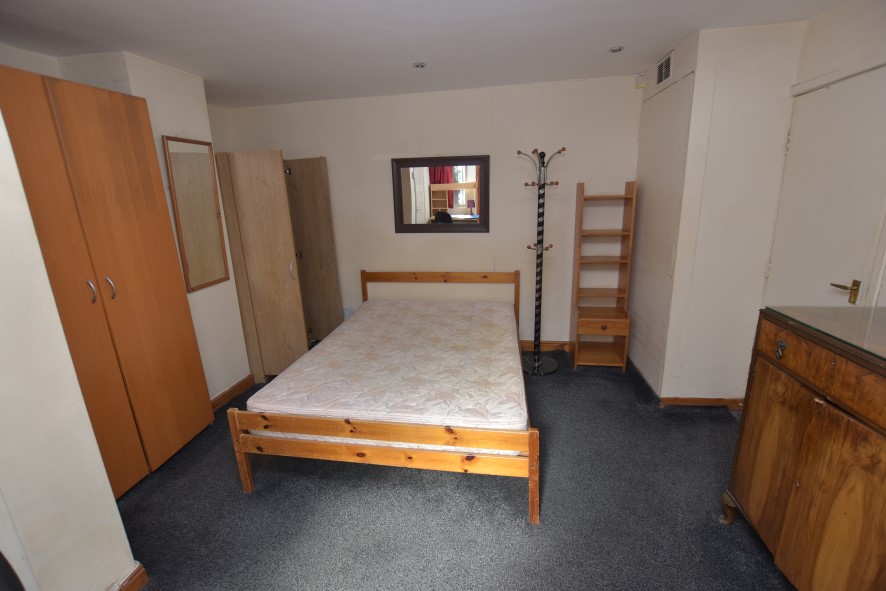 6 Harlech Road, Leeds , West Yorkshire LS11 7DG
