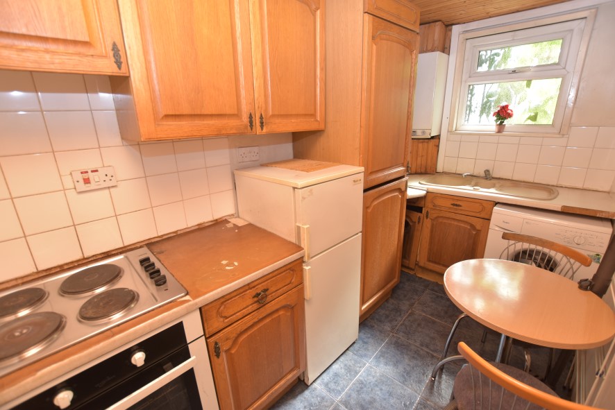 6 Harlech Road, Leeds , West Yorkshire LS11 7DG