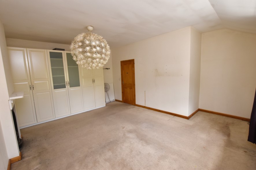 1009 Harrogate Road, Bradford, West Yorkshire BD10 0LT