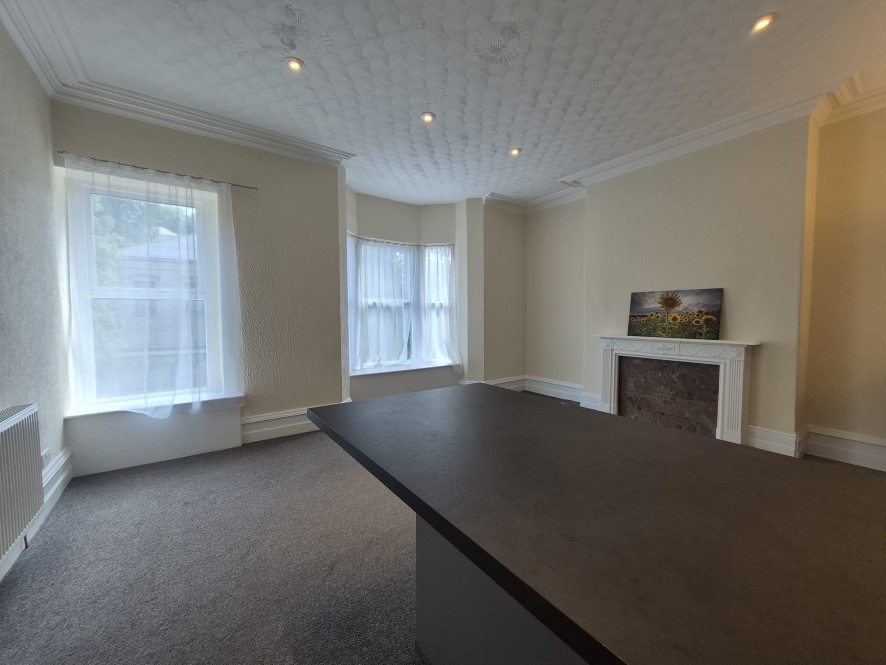 Flat A, 93 Spring Gardens, Buxton, Derbyshire, SK17 6BP