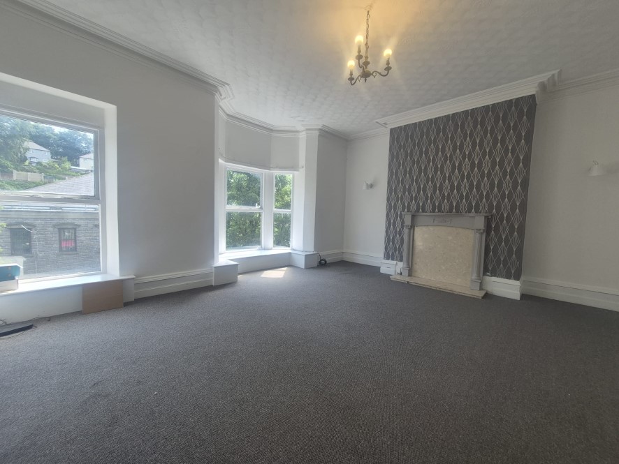 Flat B, 93 Spring Gardens, Buxton, Derbyshire, SK17 6BP