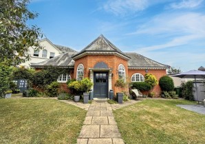 Property for Auction in London - The Old Buttery, 7 Grace Avenue, Shenley, Hertfordshire, WD7 9DN