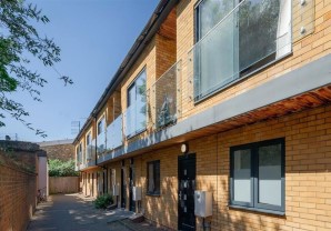 2 Lotus Mews, London N19 4BJ