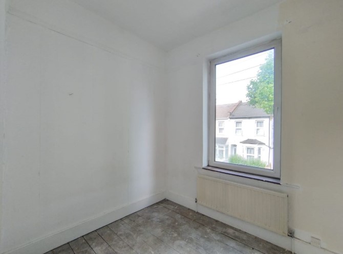 20 Kimberley Avenue, East Ham, London, E6 3BG