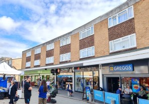Property for Auction in London - 162 Crockhamwell Road, Woodley, Reading, Berkshire, RG5 3JH