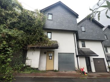 1 Angel Hill, Launceston PL15 8BS