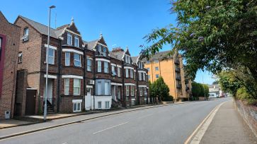 Property for Auction in Northants, Beds & Bucks - Basement Flat, 59 Castle Street, Luton, Bedfordshire LU1 3AG