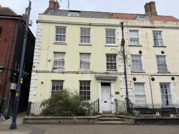 Property for Auction in East Anglia - Flat 6, 43 King Street, Great Yarmouth, Norfolk NR30 2PN